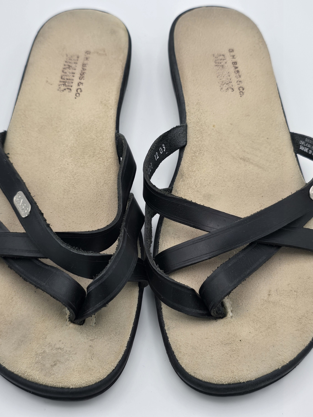 G.H. Bass & Co. Black Strappy Slide Sandals 9.5 Comfort Vacation Casual Beach - Picture 2 of 7